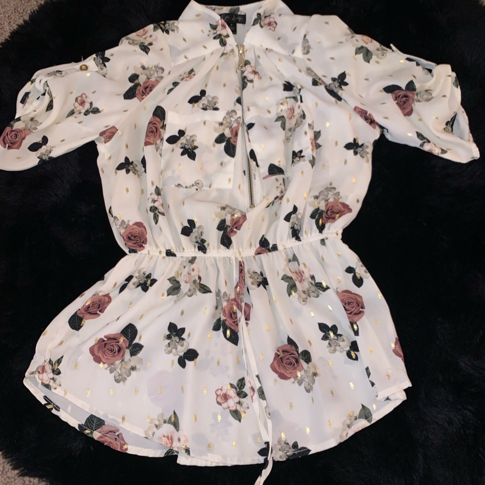 Crème colored blouse. Floral print.